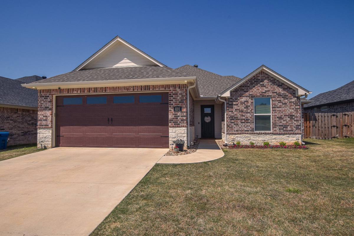 House for rent at 1707 Jessica Dr, Whitehouse, TX 75791