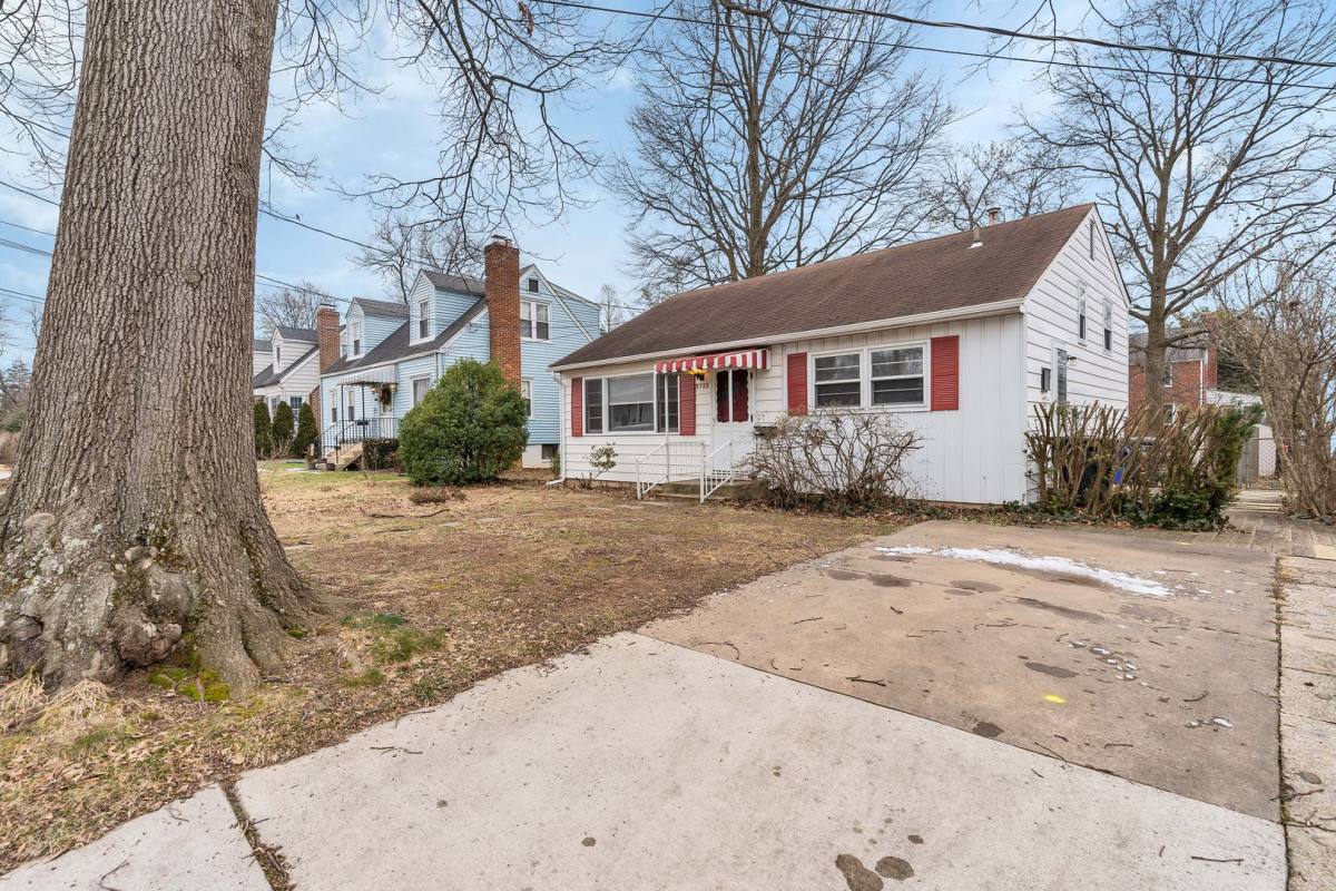 House for rent at 5722 4th St S, Arlington, VA 22204