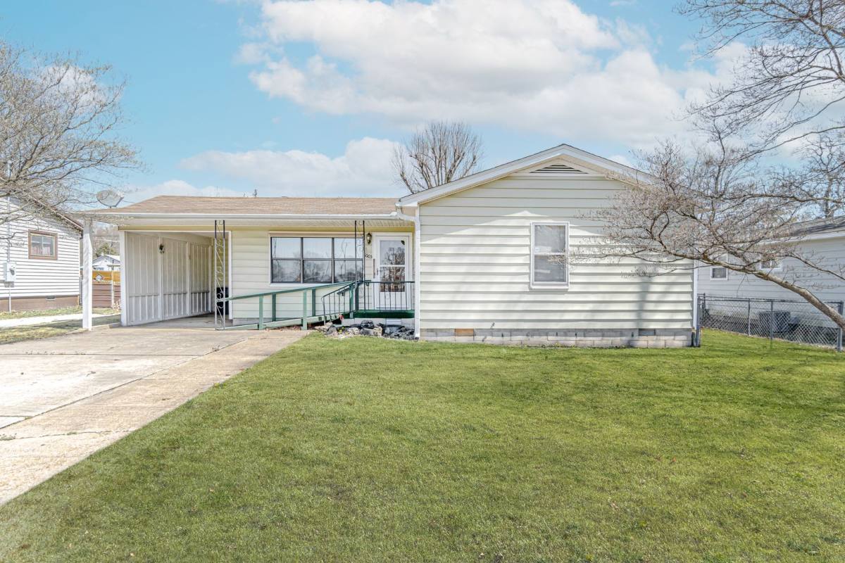 House for rent at 1005 N 12th St, Rogers, AR 72756