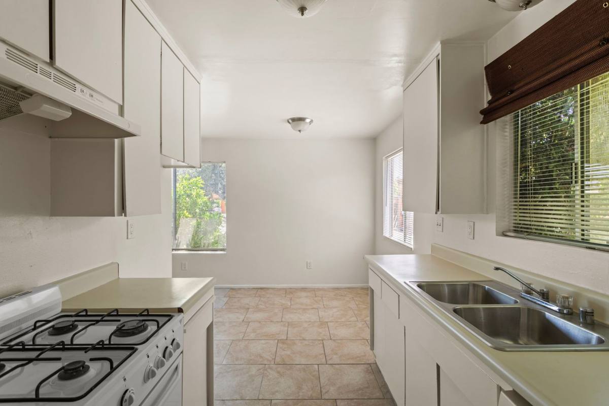 Apartment for rent at 495 E Twin Palms Dr, Palm Springs, CA 92264