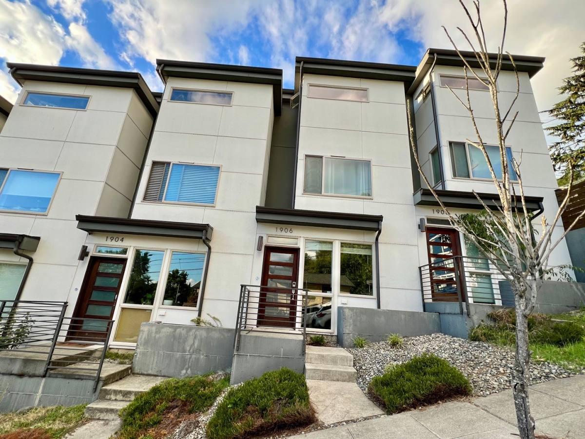Townhouse for rent at 1906 S Bush Place, Seattle, WA 98144
