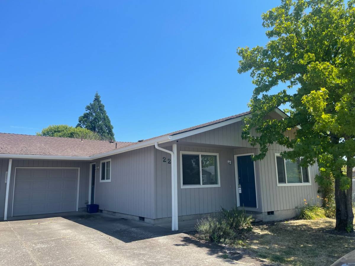Apartment for rent at 225 S 10th St, Lebanon, OR 97355