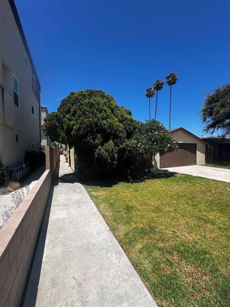 Apartment for rent at 4081-4087 Farquhar Ave, Los Alamitos, CA 90720