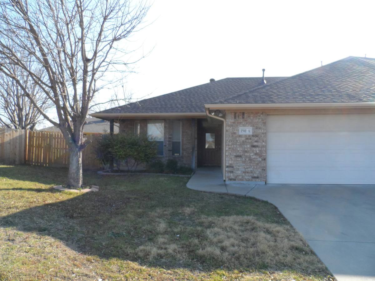 Apartment for rent at 1501 Sharron Court, Cleburne, TX 76033
