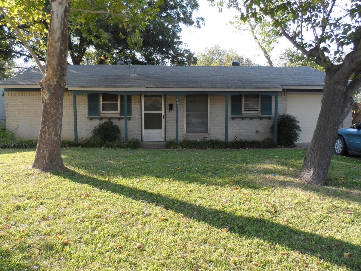 House for rent at 808 SW Sunnybrook Dr, Burleson, TX 76028