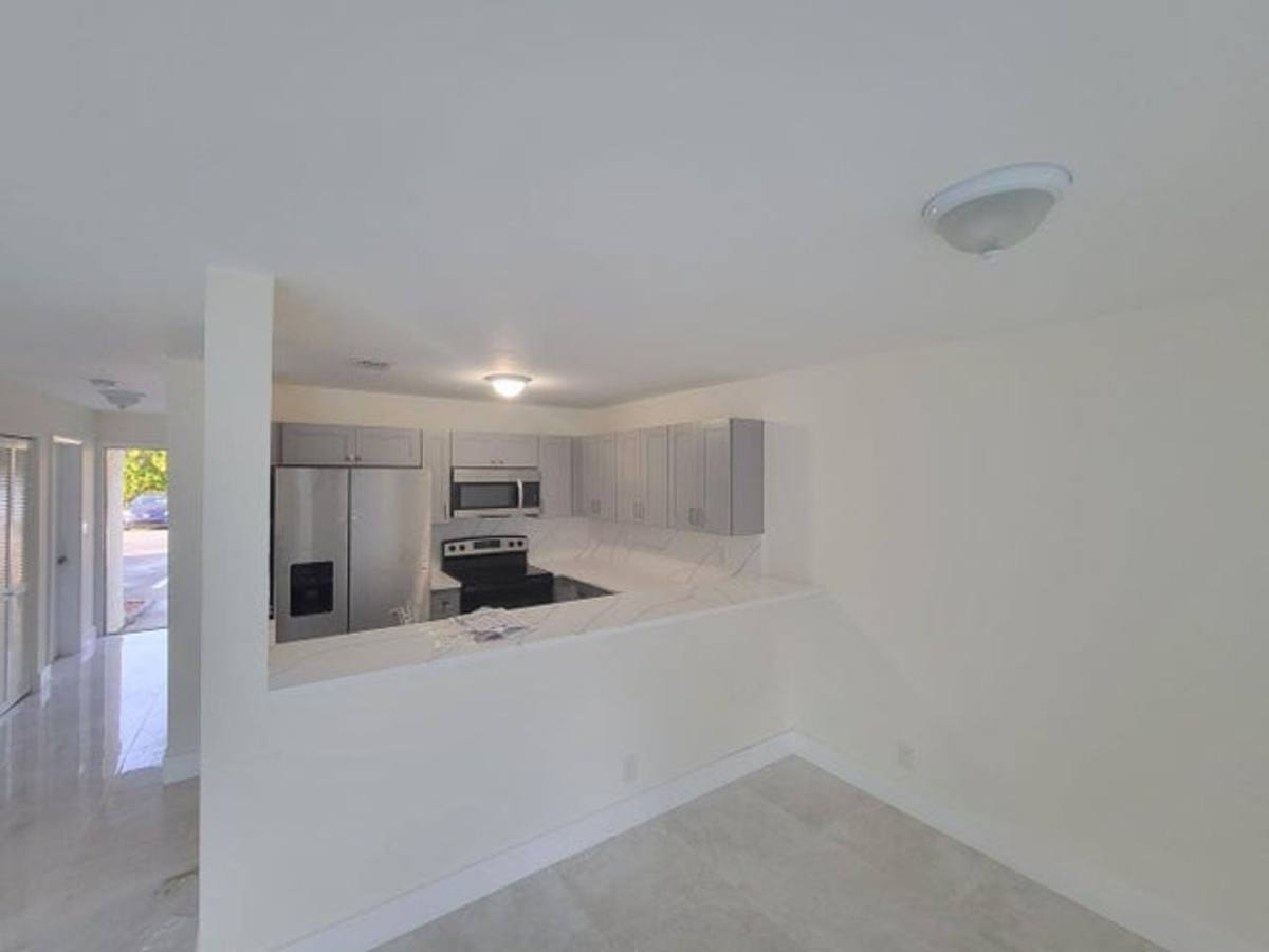 Townhouse for rent at 886 Crystal Lake Dr, Pompano Beach, FL 33064
