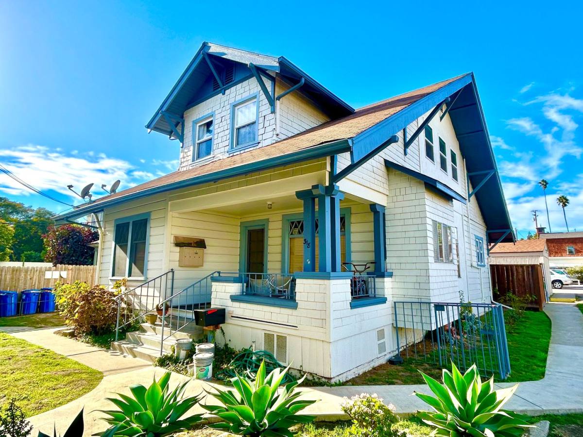 Apartment for rent at 318 W Carrillo St, Santa Barbara, CA 93101