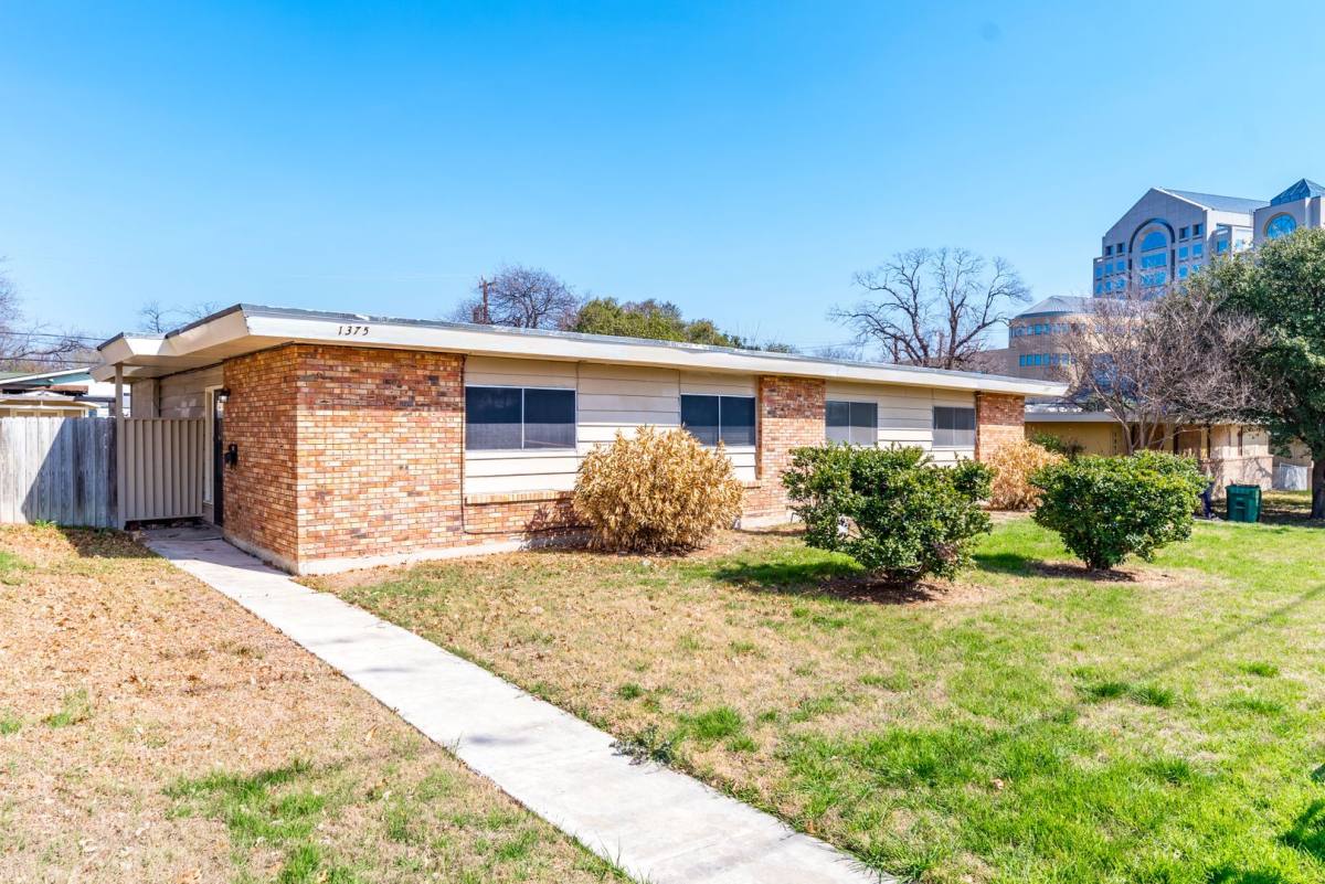 Townhouse for rent at 1375 Oblate Dr, San Antonio, TX 78216