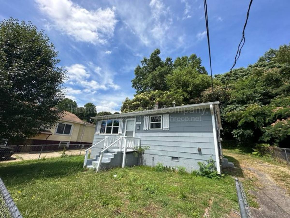 Apartment for rent at 1432 Douglas St, Winston Salem, NC 27105
