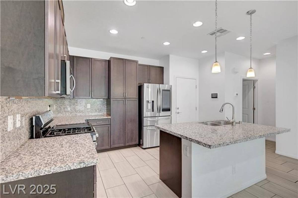 Townhouse for rent at 985 Via Lombardi, Henderson, NV 89011