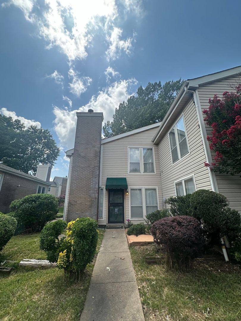 Townhouse for rent at 1715 Port Oak Place, Memphis, TN 38120