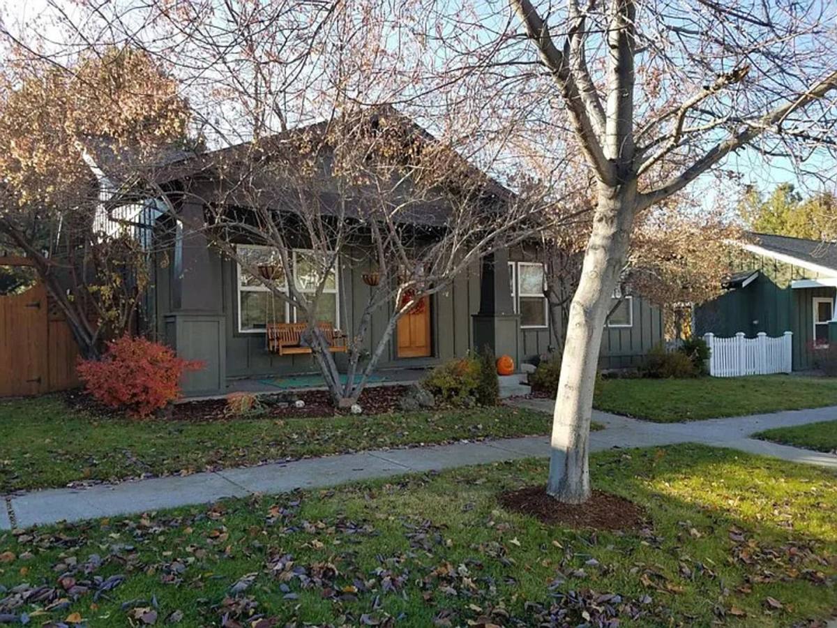House for rent at 61251 Fairfield Dr, Bend, OR 97702