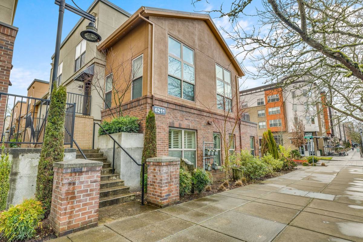 Townhouse for rent at 6211 NE Carillion Dr, Hillsboro, OR 97124