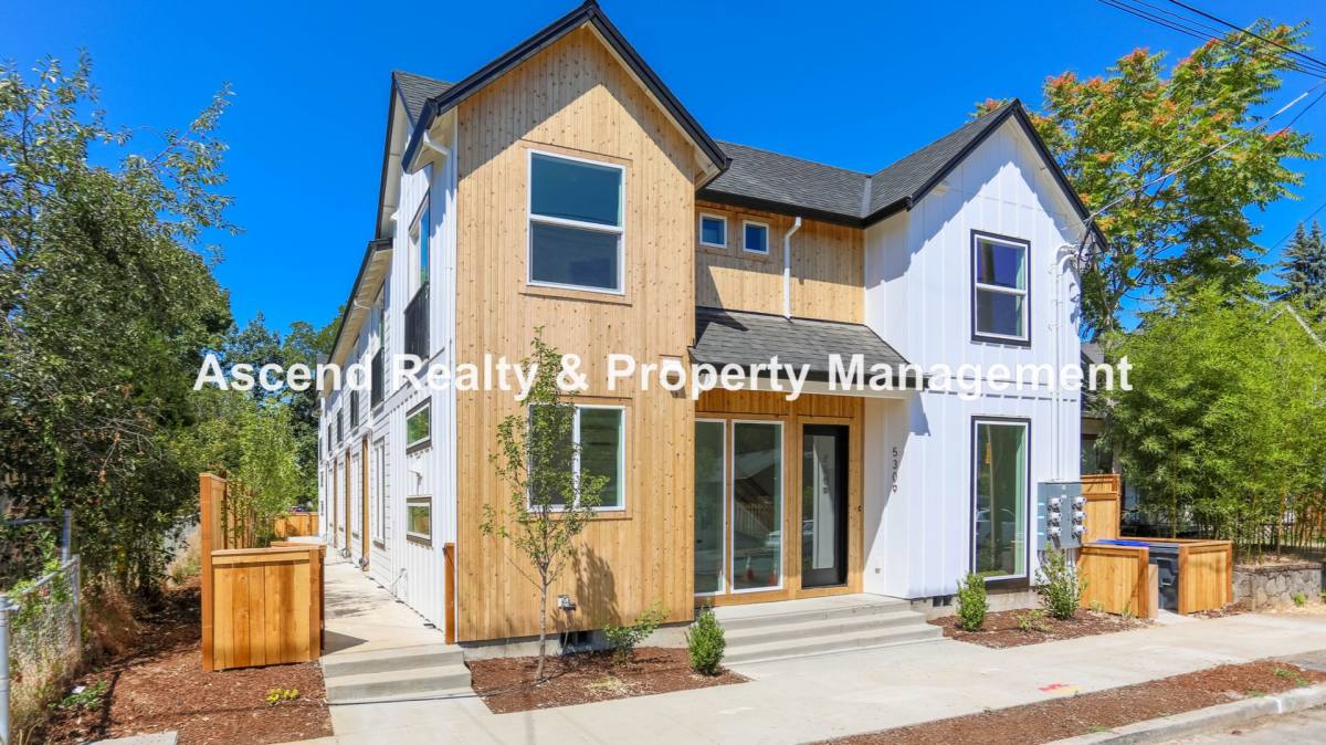 Townhouse for rent at 5311 NE 14th Place, Portland, OR 97211
