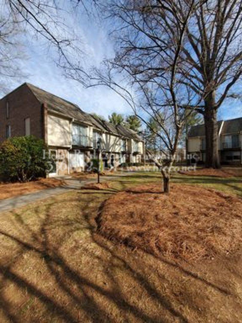 Townhouse for rent at 1449 Brookwood Dr, Winston Salem, NC 27106