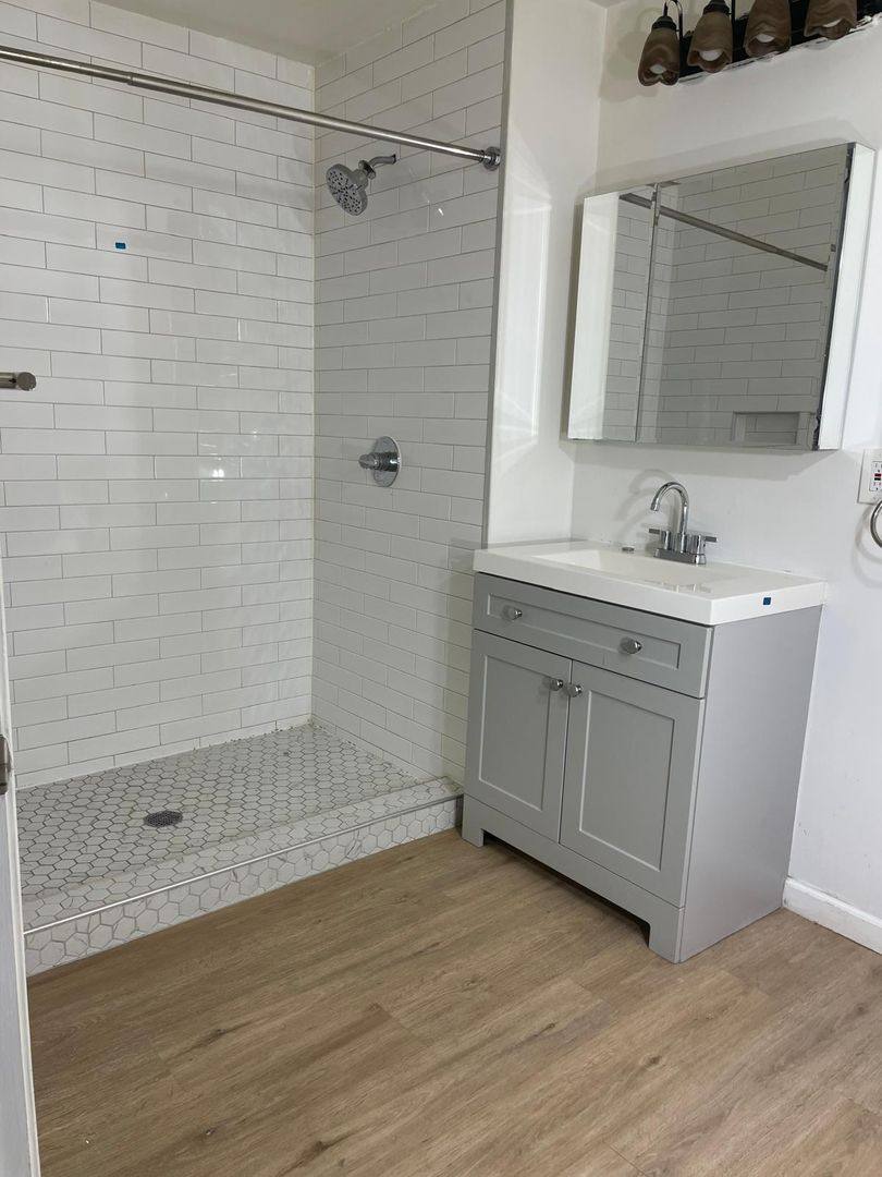 Apartment for rent at 838 Broadway, Bayonne, NJ 07002
