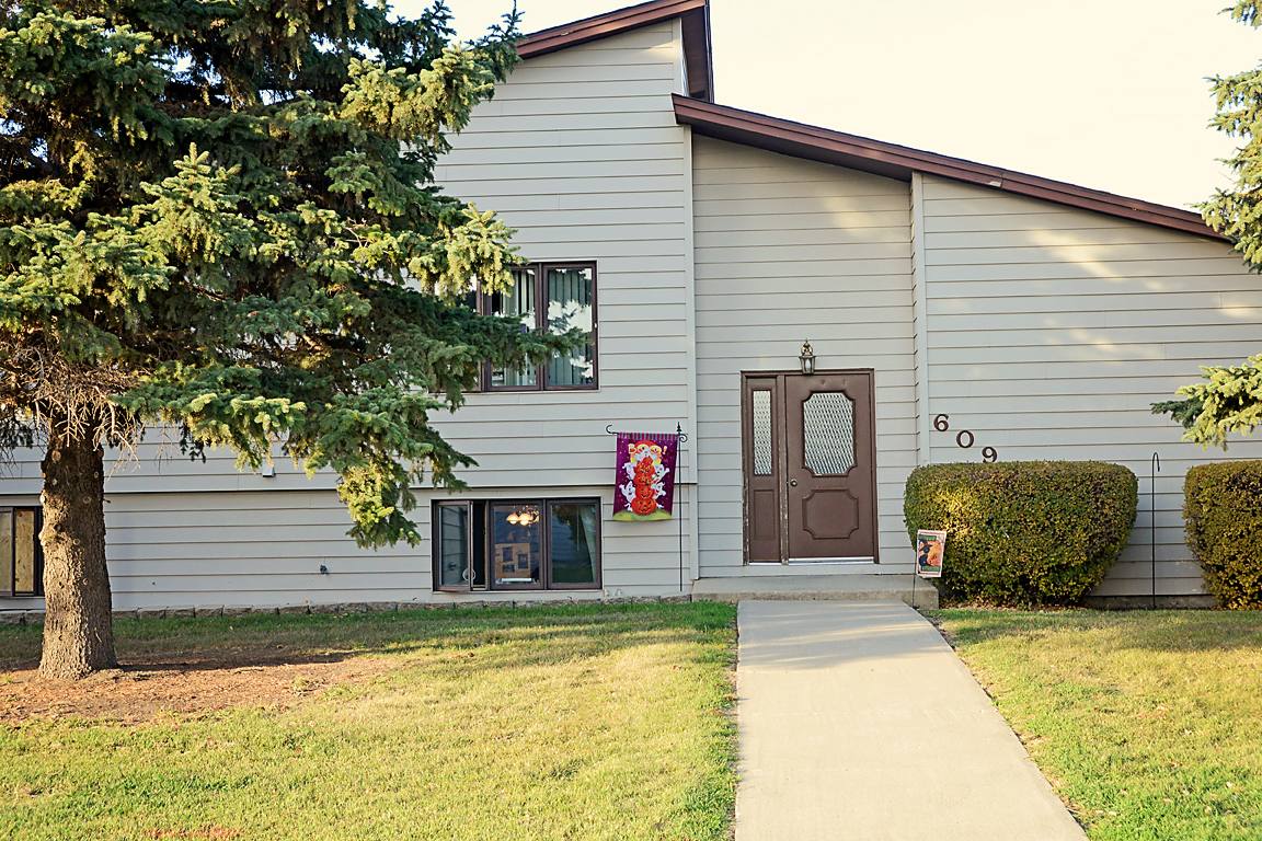 Apartment for rent at 609 19th Ave SE, Minot, ND 58701