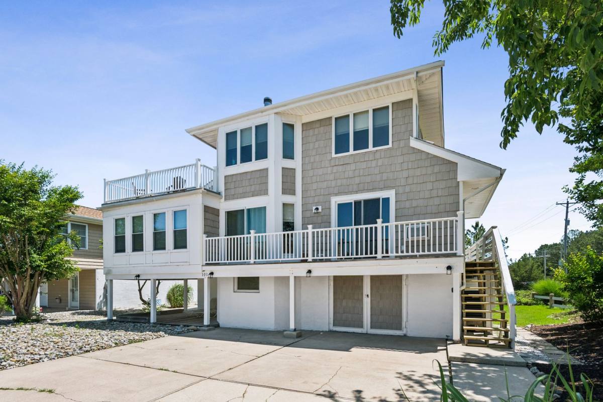 Apartment for rent at 101 W Cape Shores Dr, Lewes, DE 19958