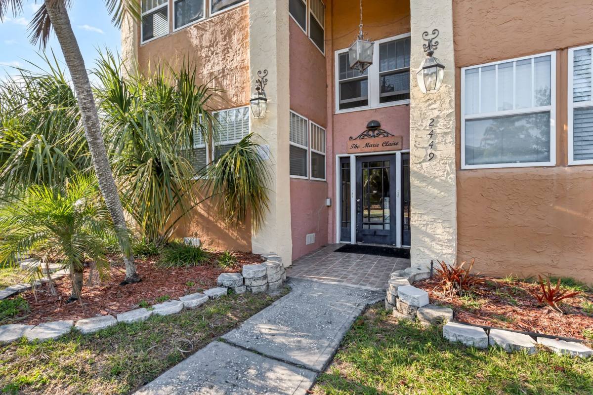 Condo for rent at 2449 Burlington Ave N, Saint Petersburg, FL 33713