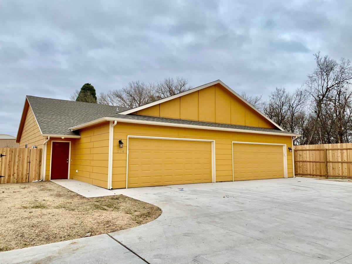 Townhouse for rent at 276 N Florence St, Wichita, KS 67212