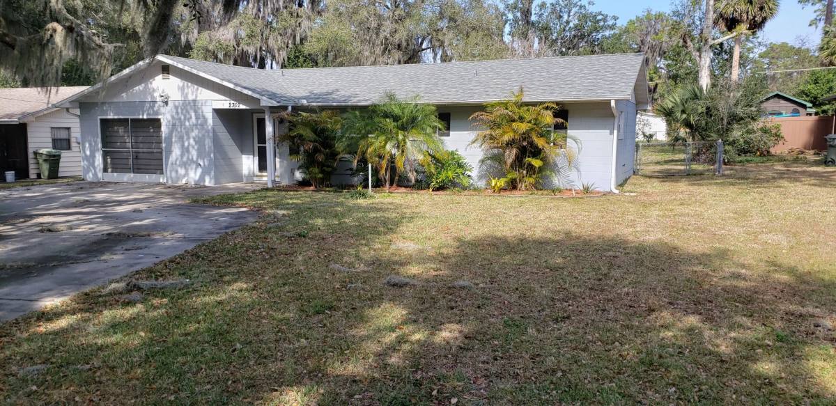 House for rent at 2302 Hutchinson Ave, Leesburg, FL 34748