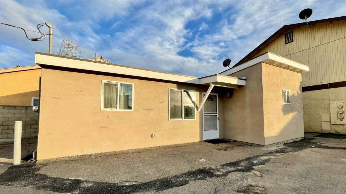 Apartment for rent at 809 W Barrett St, Santa Maria, CA 93458