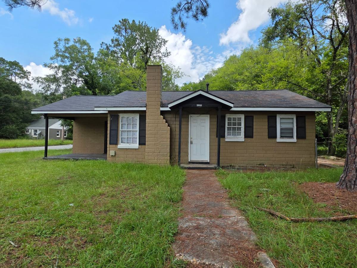 House for rent at 1127 Avalon Ave, Albany, GA 31707