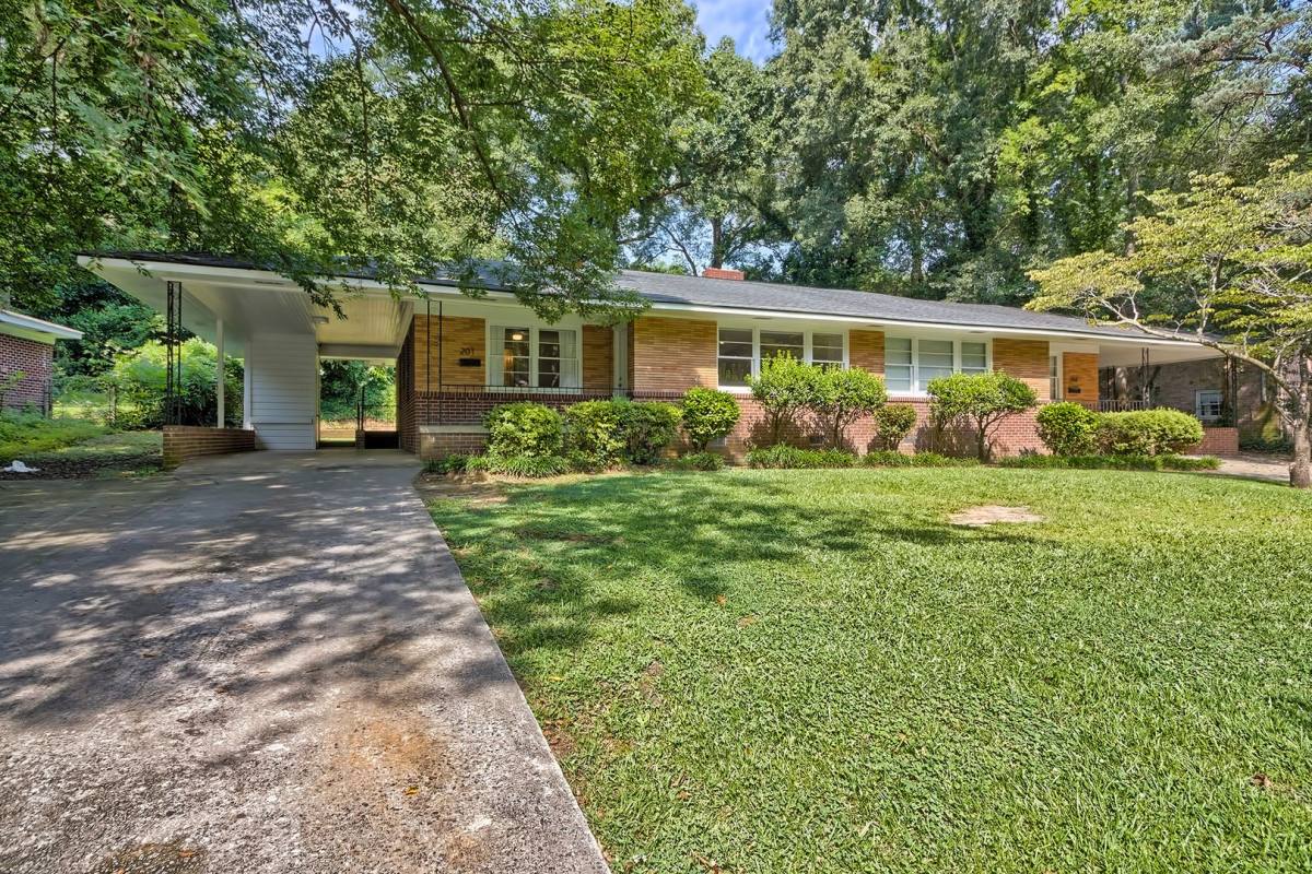 Apartment for rent at 201 Waccamaw Ave, Columbia, SC 29205