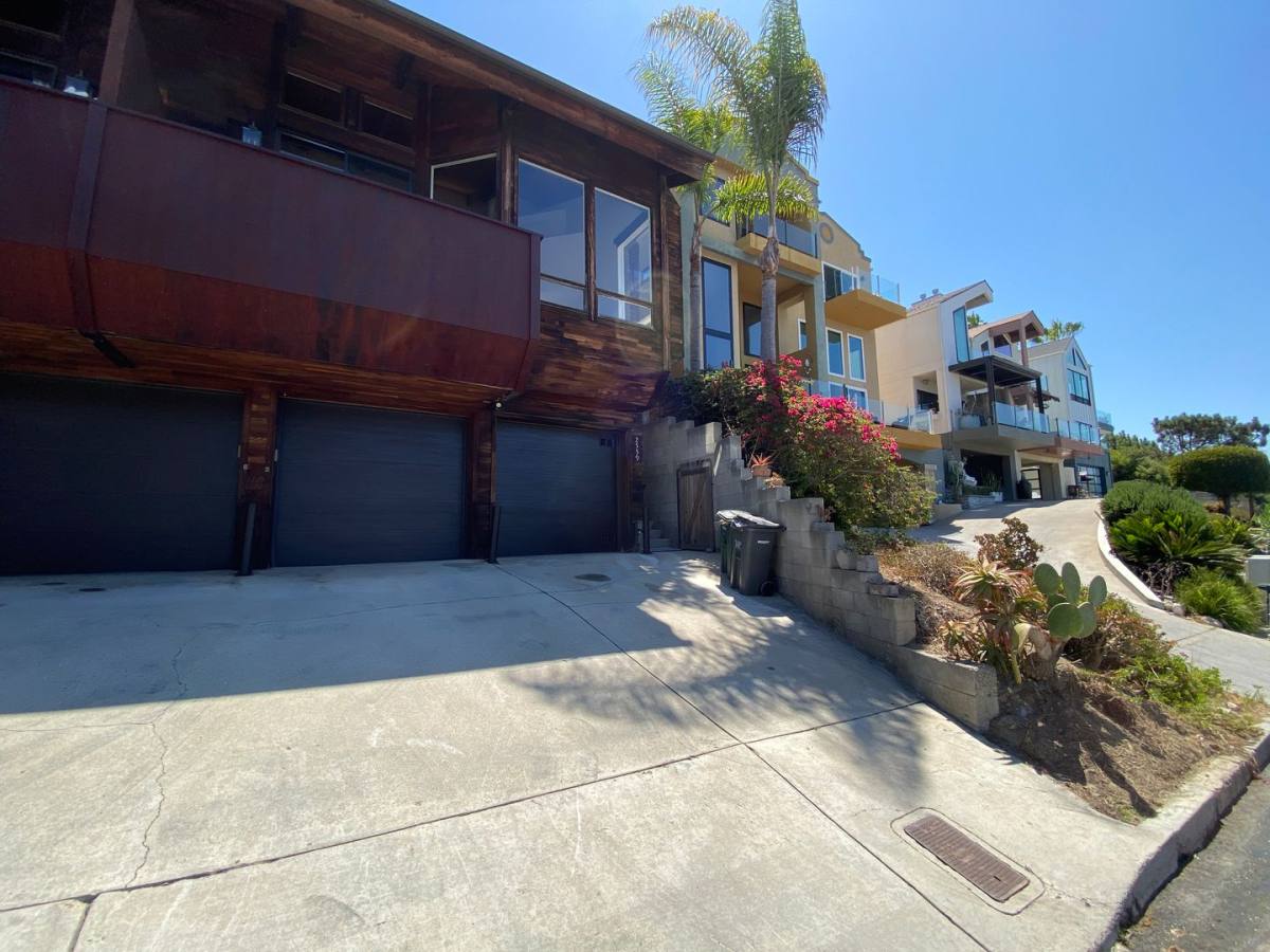 Apartment for rent at 2557-2559 Manchester Ave, Cardiff By the Sea, CA 92007