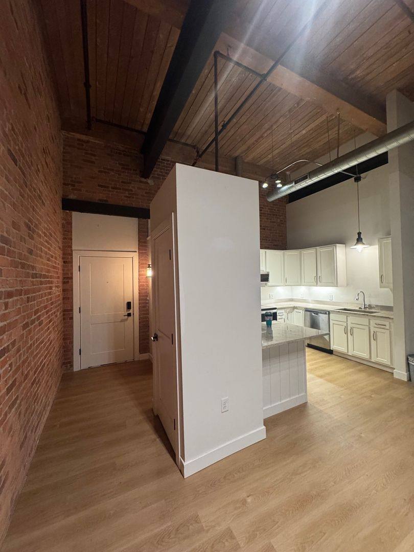 Apartment for rent at 319 Main St #106, Hyannis, MA 02601