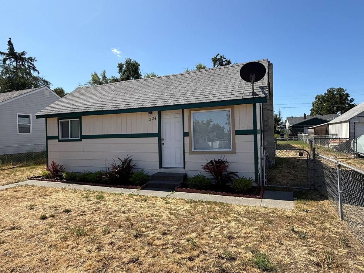 House for rent at 1224 E Columbia Ave, Spokane, WA 99208