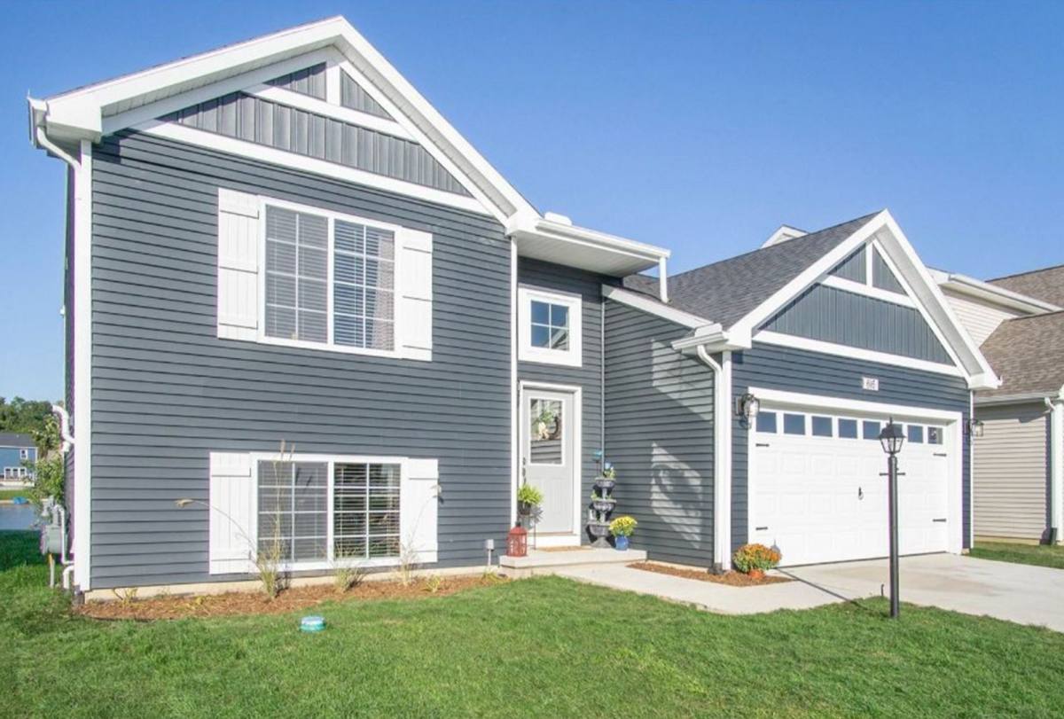 House for rent at 3408 Chapel Hill Dr W, Mishawaka, IN 46545