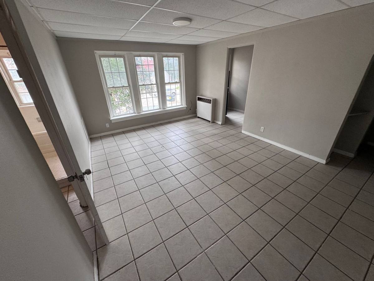 Apartment for rent at 1003 Pierce St, Sioux City, IA 51105
