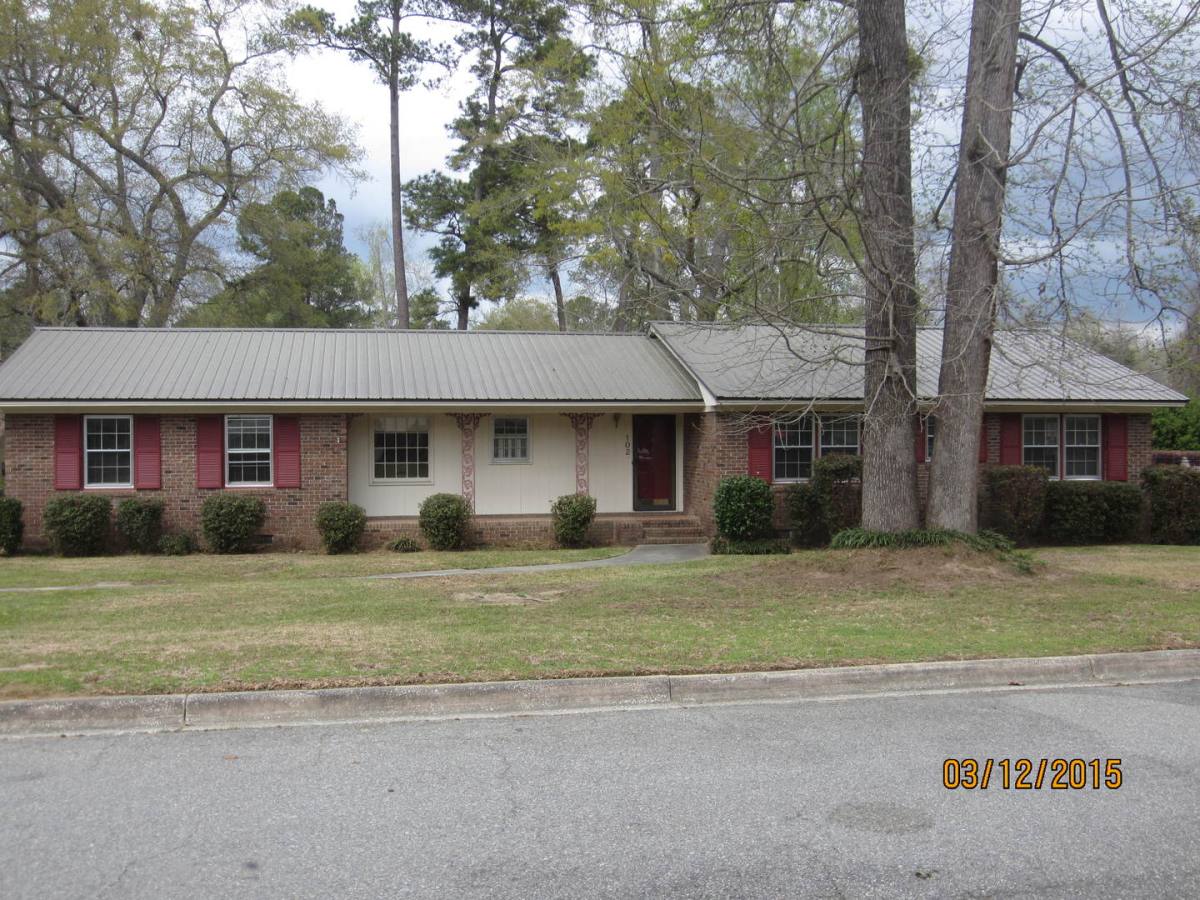 House for rent at 102 Starmount Dr, Valdosta, GA 31605