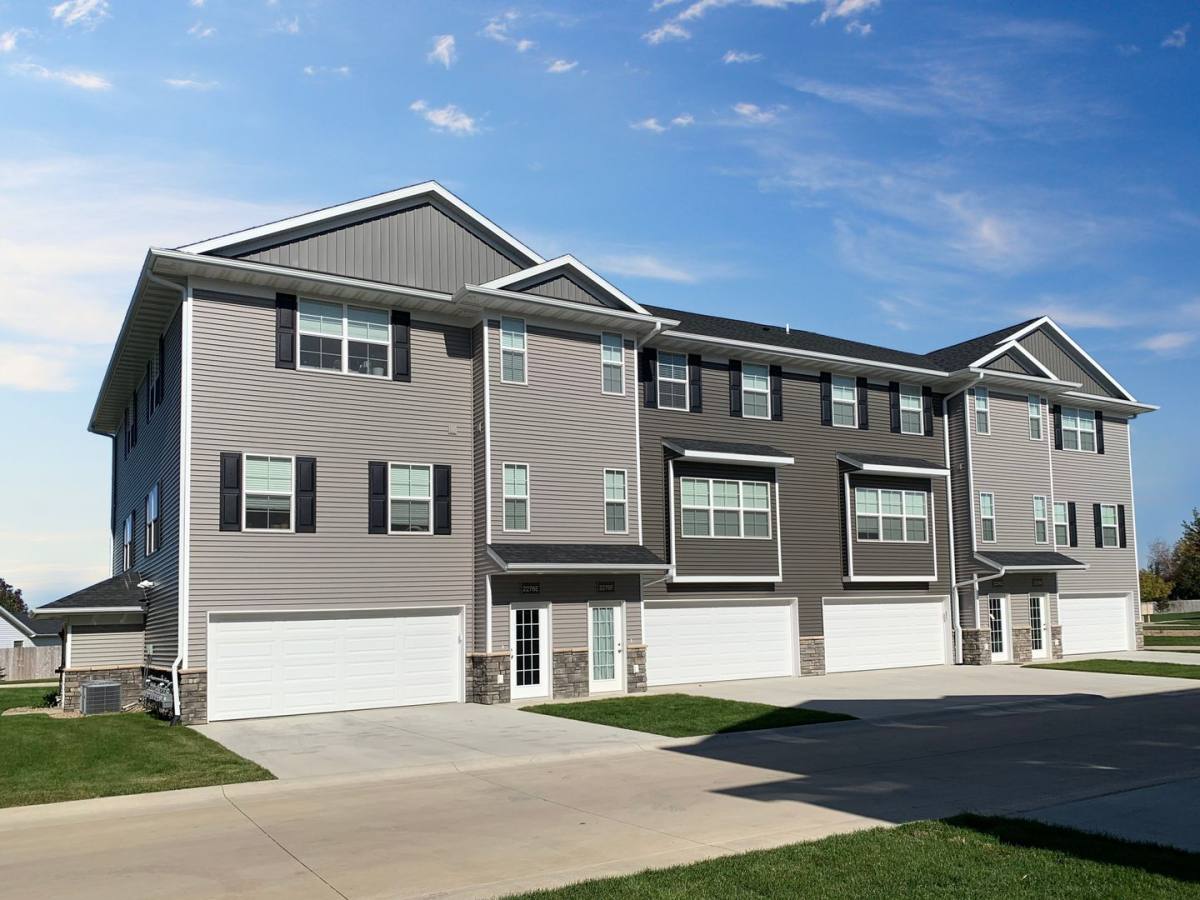Townhouse for rent at 2264 Bison St, Marion, IA 52302