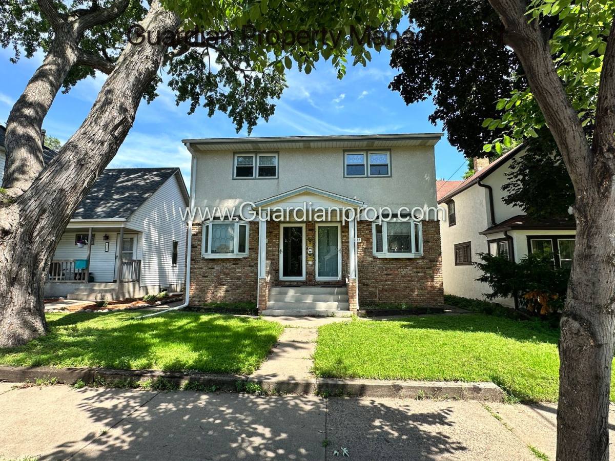 Apartment for rent at 633-635 Madison St NE, Minneapolis, MN 55413