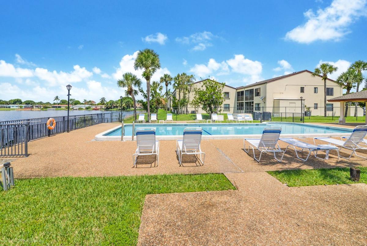 Condo for rent at 11298 Taft St, Hollywood, FL 33026