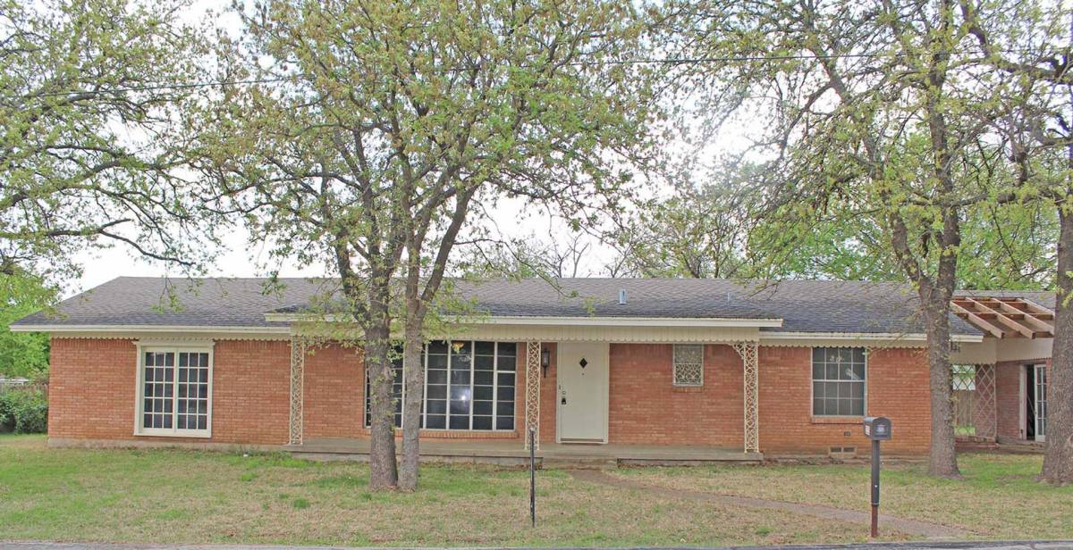 House for rent at 202 S 3rd St Sanger, Denton, TX 76209