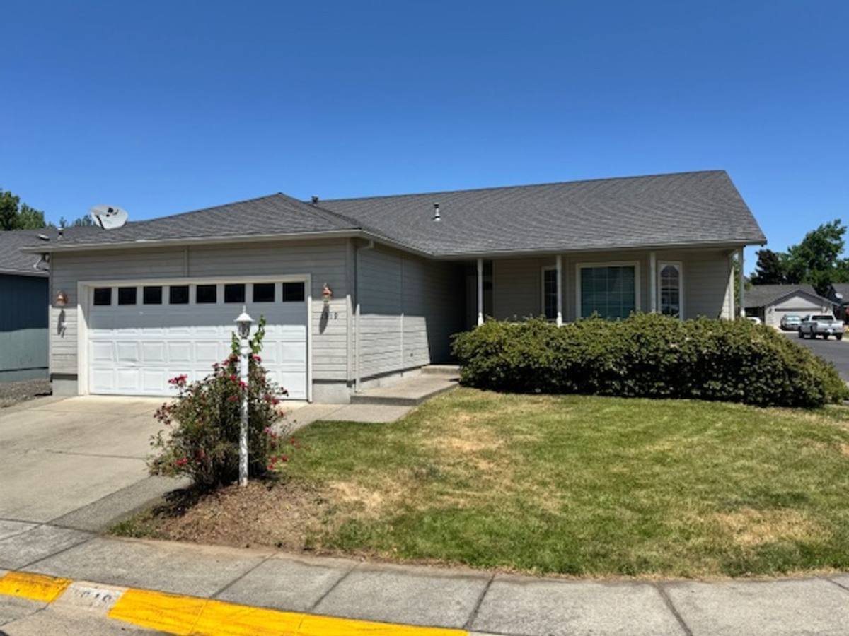 House for rent at 1919 Green Valley Way, Central Point, OR 97502