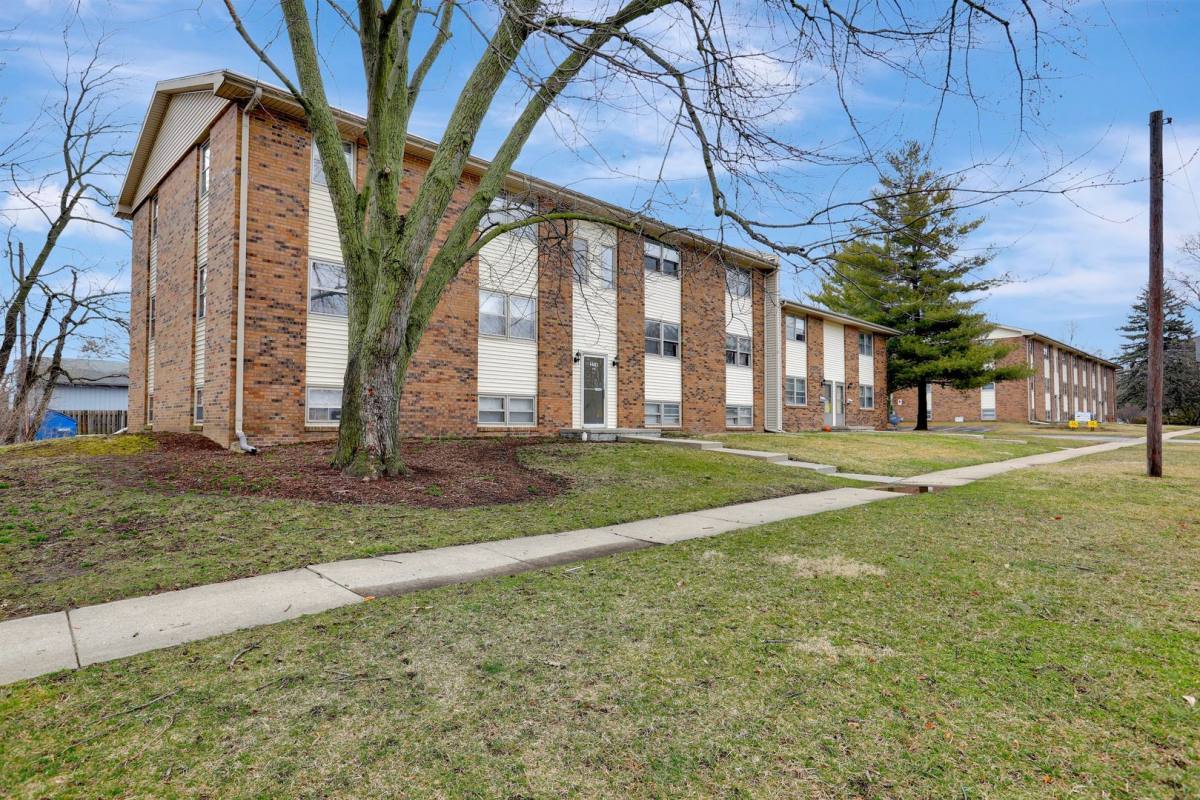 Apartment for rent at 1410 Croxton Ave, Bloomington, IL 61701