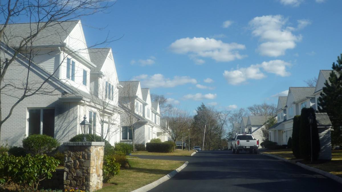 Townhouse for rent at 900 W Roxbury Parkway, Chestnut Hill, MA 02467
