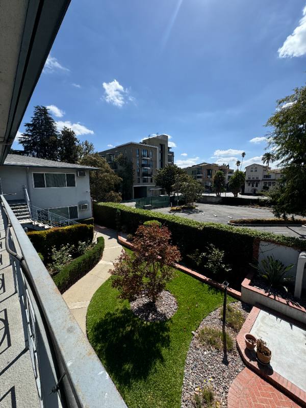 Apartment for rent at 251 N El Molino Ave, Pasadena, CA 91101