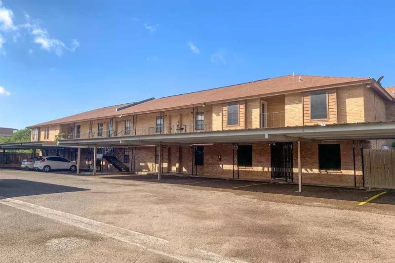 Apartment for rent at 5120 San Francisco Ave, Laredo, TX 78041
