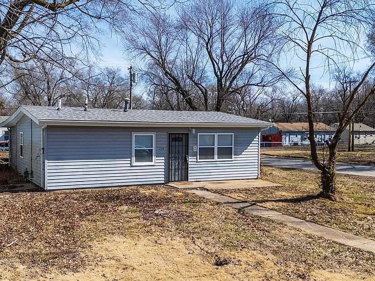 House for rent at 1135 Saint Stephens, East Saint Louis, IL 62206