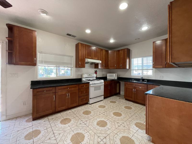 Apartment for rent at 925 53rd Ave, Oakland, CA 94601