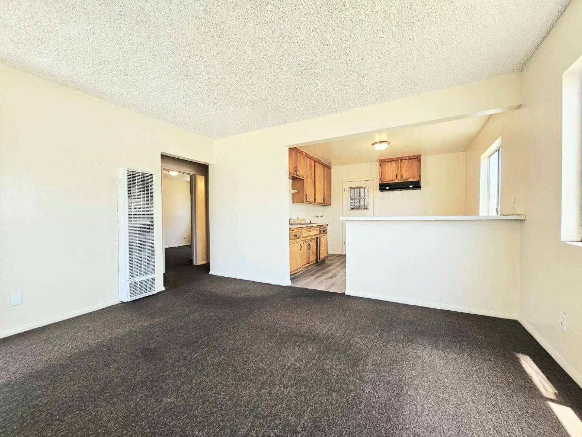 Townhouse for rent at 8866 S Wall St, Los Angeles, CA 90003