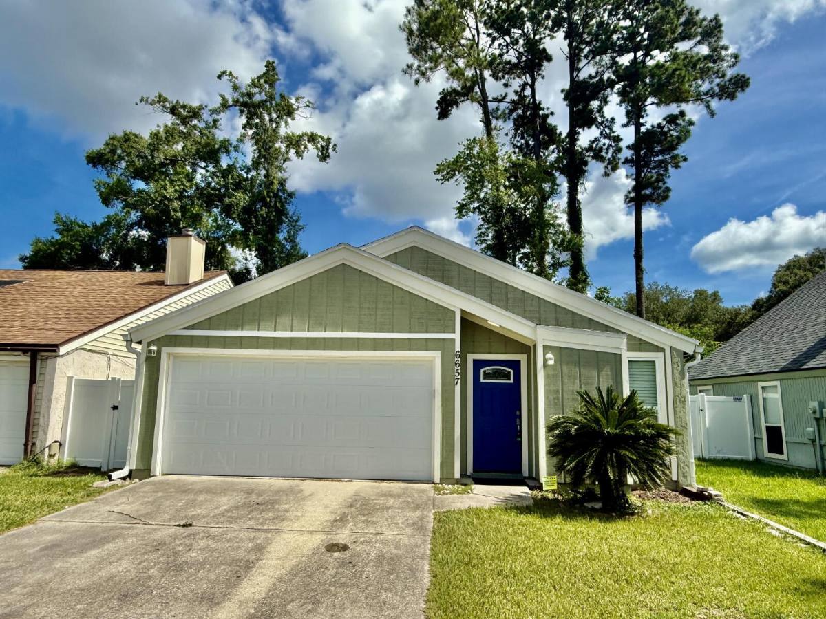 House for rent at 6657 Periwinkle Dr, Jacksonville, FL 32244