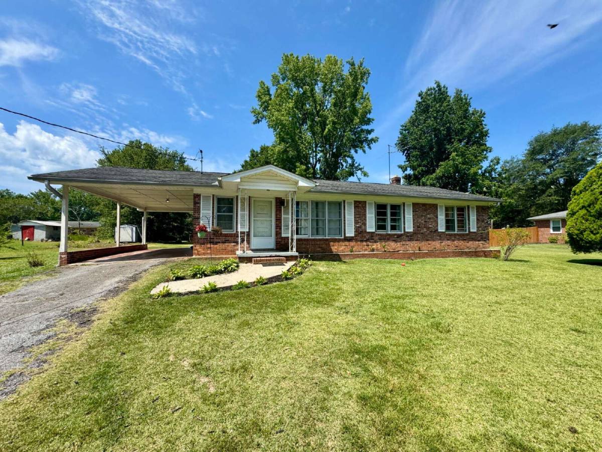 House for rent at 106 Meadowbrook Dr, Seneca, SC 29678