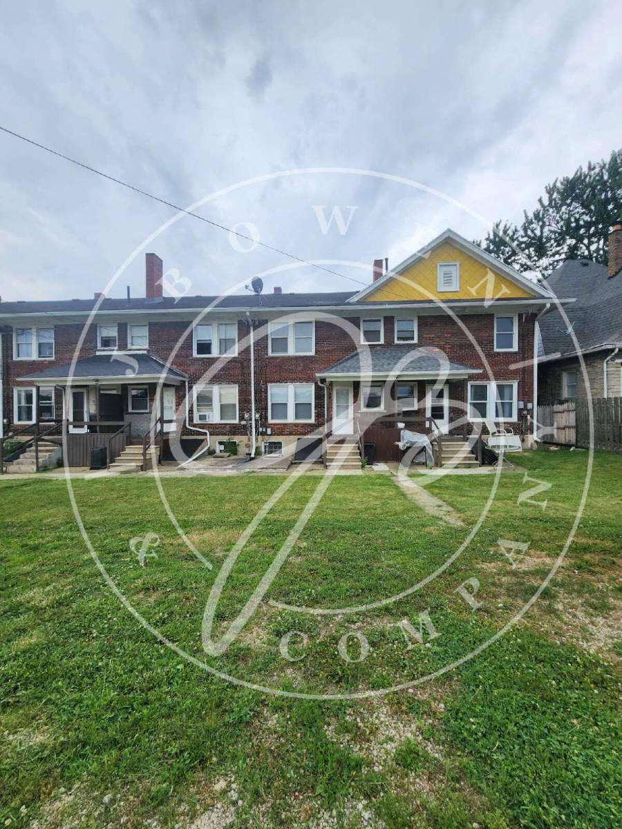 Townhouse for rent at 193 1 2 E Broadway St, Toledo, OH 43605