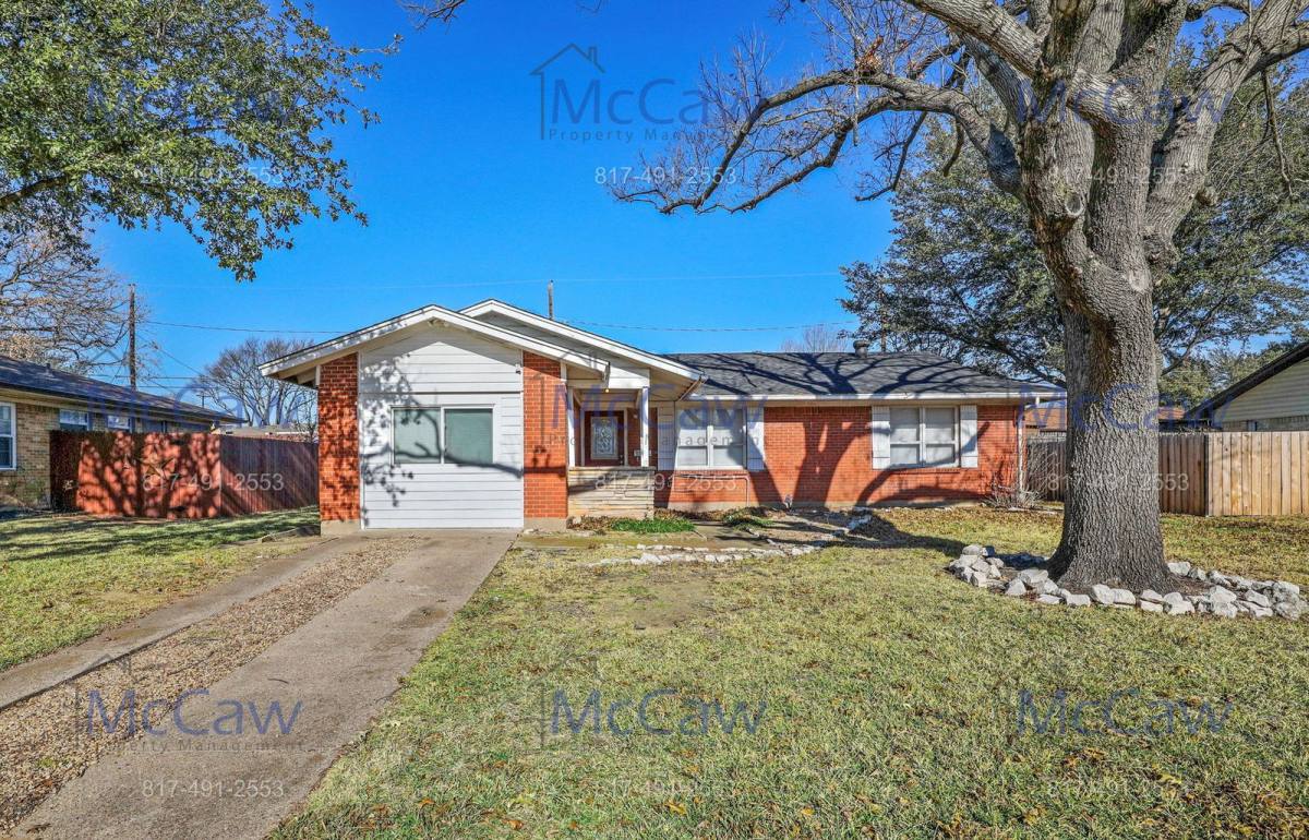 House for rent at 1911 Hillcrest Dr, Irving, TX 75062